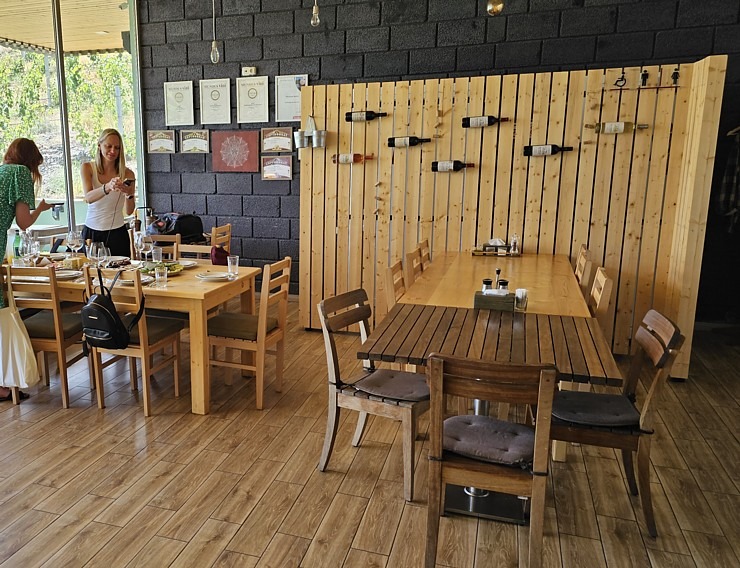 Travelnews.lv izbaudām labākās pusdienas Armēnijas ceļojumā - restorāns «Old Bridge Winery». Sadarbībā ar airBaltic Travelnews.lv izbaudām labākās pusdienas Armēnijas ceļojumā - restorāns «Old Bridge Winery». Sadarbībā ar airBaltic 341312