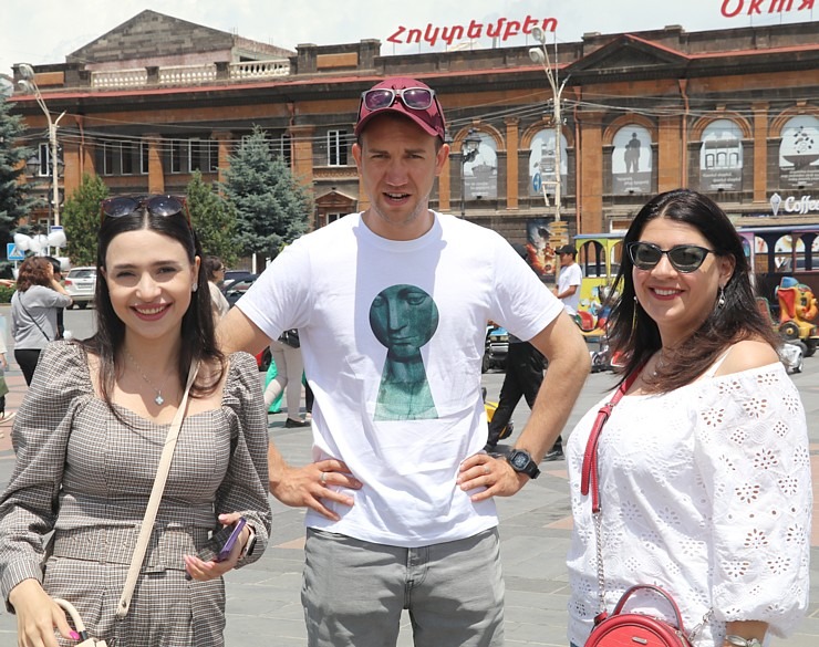 Travelnews.lv apmeklē 19.gs. Svētais Pestītāja baznīcu un iepazīst Gjumri pilsētas centra dzīvi. Sadarbībā ar airBaltic Travelnews.lv apmeklē 19.gs. Svētais Pestītāja baznīcu un iepazīst Gjumri pilsētas centra dzīvi. Sadarbībā ar airBaltic 342709