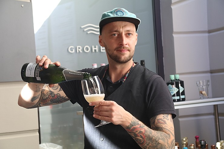Rīgas restorāns «Buržujs» jau 12. reizi rīko grandiozu «Austeru festivāls», kur viesi apēd 12 000 austeres Rīgas restorāns «Buržujs» jau 12. reizi rīko grandiozu «Austeru festivāls», kur viesi apēd 12 000 austeres 343315