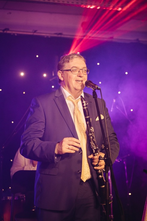 Pasaules kokteiļu čempions Staņislavs Jonāns ir lepns par «Rīgas kokteiļu festivālu 2023». Foto: brandins.lv Pasaules kokteiļu čempions Staņislavs Jonāns ir lepns par «Rīgas kokteiļu festivālu 2023». Foto: brandins.lv 343540