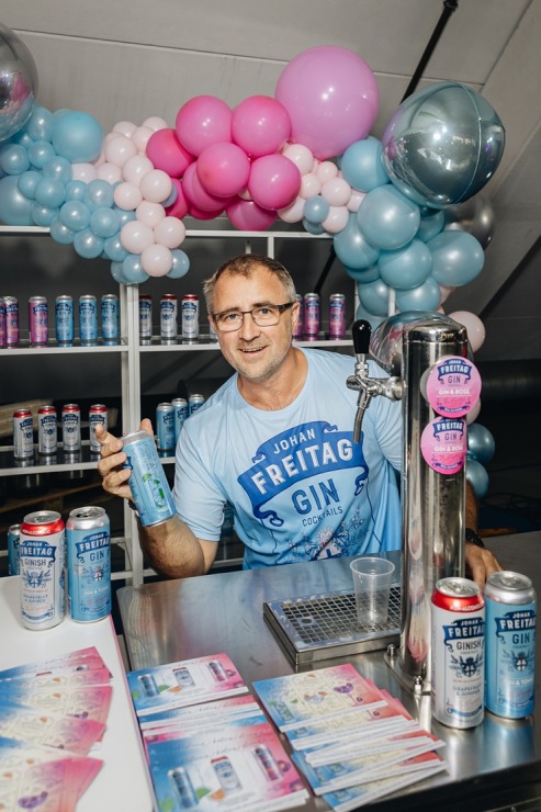 Pasaules kokteiļu čempions Staņislavs Jonāns ir lepns par «Rīgas kokteiļu festivālu 2023». Foto: brandins.lv Pasaules kokteiļu čempions Staņislavs Jonāns ir lepns par «Rīgas kokteiļu festivālu 2023». Foto: brandins.lv 343521