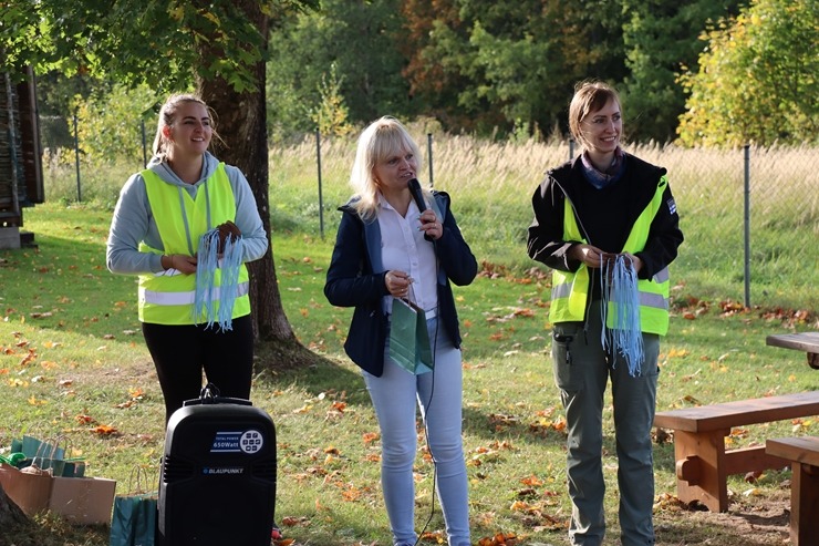 Krāslavas novada iedzīvotāji un viesi dodas rudens pārgājienā apkārt Ežezeram. Foto: Viktors Kalniss, Tatjana Kozačuka, Sanita Karpoviča 344227