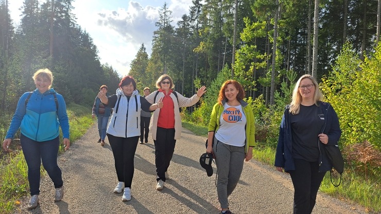 Krāslavas novada iedzīvotāji un viesi dodas rudens pārgājienā apkārt Ežezeram. Foto: Viktors Kalniss, Tatjana Kozačuka, Sanita Karpoviča 344207