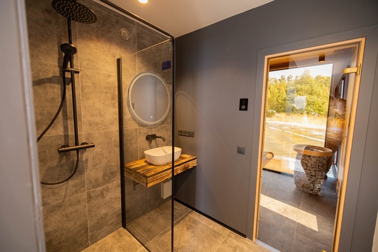 Pie gleznaina ezera Zemgalē atklāj romantiskas naktsmītnes – «Zebrus resort». Foto: Zebrus resort Pie gleznaina ezera Zemgalē atklāj romantiskas naktsmītnes – «Zebrus resort». Foto: Zebrus resort 344277
