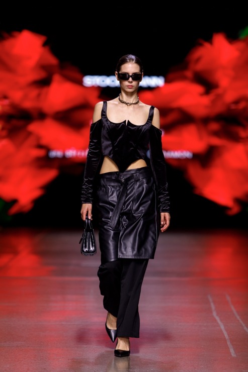 Rīgas modes nedēļa piedāvā iepazīties ar kolekciju STOCKMANN x LATVIAN DESIGNERS no Latvijas. Foto: Mark Litvyakov 345712
