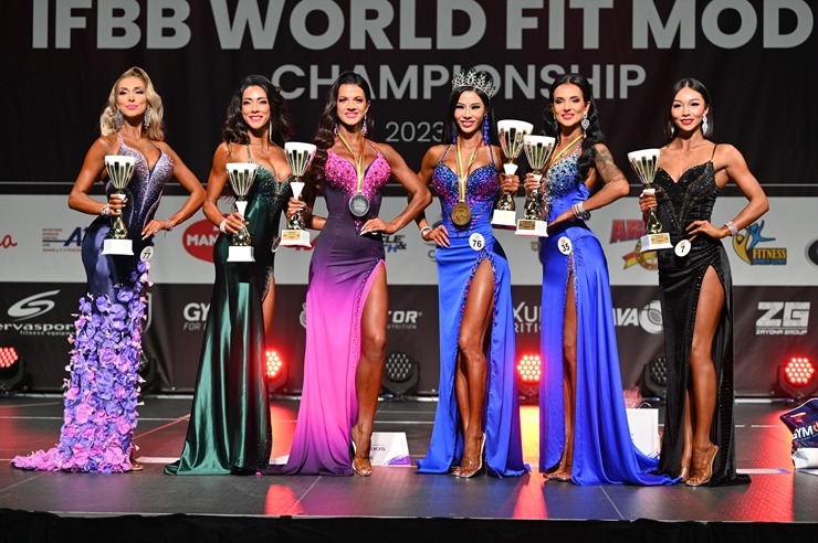 Latvijas sportiste Regīna Mandrika tiek kronēta par IFBB Absolūto Pasaules čempioni Fit model disciplīnā. Foto: Kristīne Vederņikova Latvijas sportiste Regīna Mandrika tiek kronēta par IFBB Absolūto Pasaules čempioni Fit model disciplīnā. Foto: Kristīne Vederņikova 346380