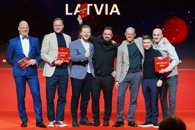 Slavenais gardēžu ceļvedis «Michelin Guide» svinīgā ceremonijā nosaka labākos Latvijas restorānus. Foto: Rojs Maizītis Slavenais gardēžu ceļvedis «Michelin Guide» svinīgā ceremonijā nosaka labākos Latvijas restorānus. Foto: Rojs Maizītis 346787