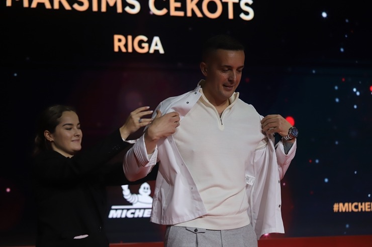 Slavenais gardēžu ceļvedis «Michelin Guide» svinīgā ceremonijā nosaka labākos Latvijas restorānus. Foto: Rojs Maizītis Slavenais gardēžu ceļvedis «Michelin Guide» svinīgā ceremonijā nosaka labākos Latvijas restorānus. Foto: Rojs Maizītis 346801