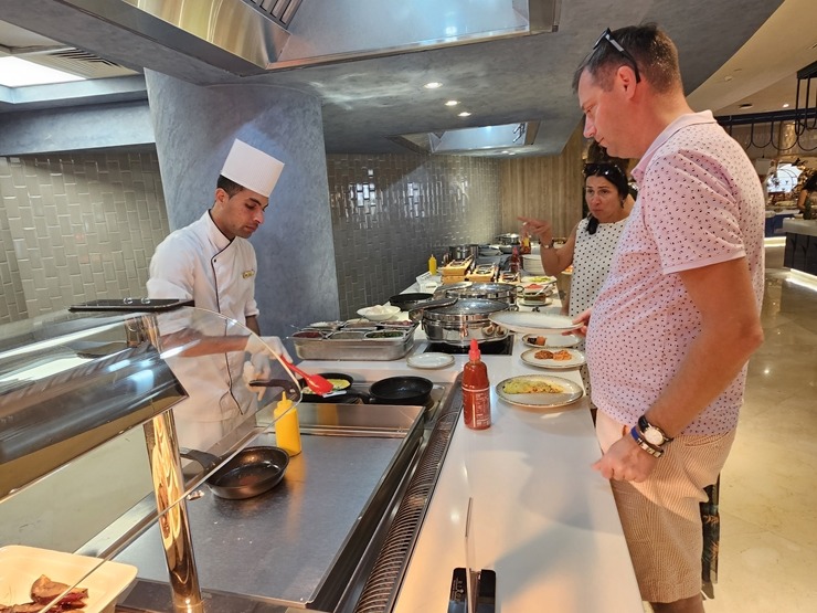 Travelnews.lv sadarbībā ar «ANEX Tour» izbauda jaunās Šarm eš Šeihas viesnīcas «Rixos Radamis» brokastis Travelnews.lv sadarbībā ar «ANEX Tour» izbauda jaunās Šarm eš Šeihas viesnīcas «Rixos Radamis» brokastis 347505