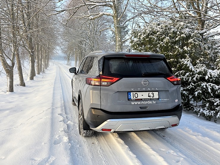 Jānis Deinats, Inta Ruka, Reinis Hofmanis un Travelnews.lv ar Gada Auto 2024 «Nissan X-Trail» dodas uz Ventspili 348296