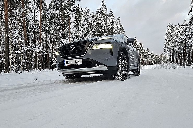 Jānis Deinats, Inta Ruka, Reinis Hofmanis un Travelnews.lv ar Gada Auto 2024 «Nissan X-Trail» dodas uz Ventspili 348288
