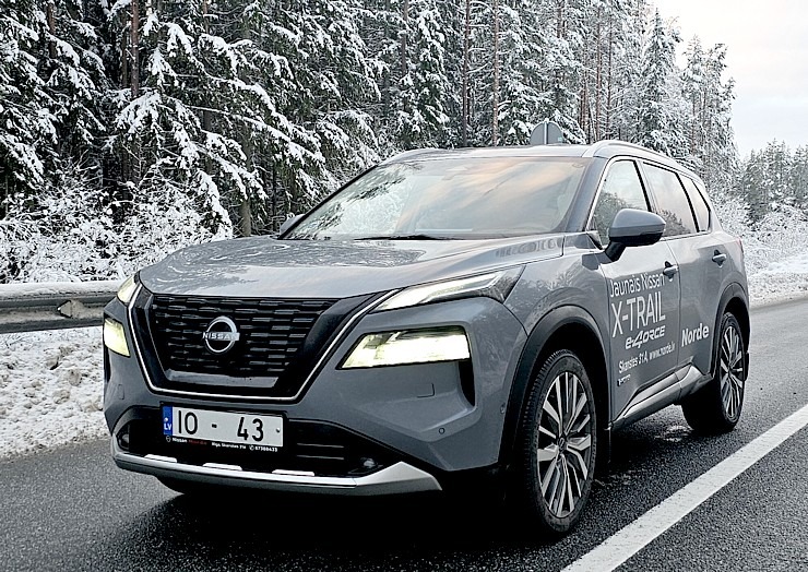 Jānis Deinats, Inta Ruka, Reinis Hofmanis un Travelnews.lv ar Gada Auto 2024 «Nissan X-Trail» dodas uz Ventspili 348316