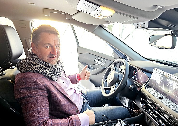 Jānis Deinats, Inta Ruka, Reinis Hofmanis un Travelnews.lv ar Gada Auto 2024 «Nissan X-Trail» dodas uz Ventspili 348317