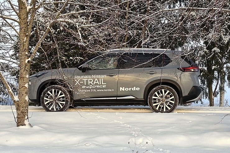 Jānis Deinats, Inta Ruka, Reinis Hofmanis un Travelnews.lv ar Gada Auto 2024 «Nissan X-Trail» dodas uz Ventspili 348294