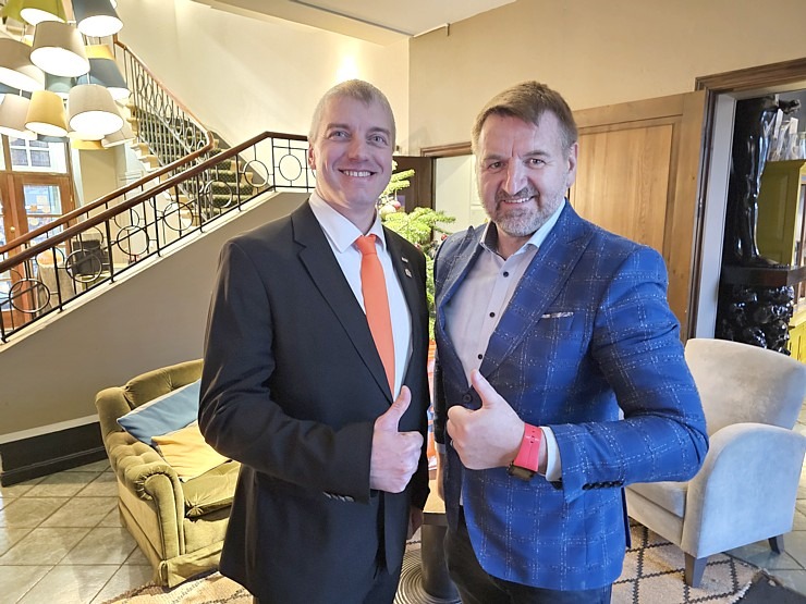 Auto noma «Sixt Latvija» kopā ar šefpavāru Mārtiņu Sirmo rīko Ziemassvētku pateicības brokastis sadarbības partneriem Auto noma «Sixt Latvija» kopā ar šefpavāru Mārtiņu Sirmo rīko Ziemassvētku pateicības brokastis sadarbības partneriem 348362
