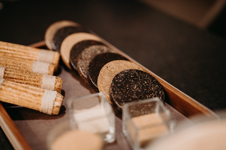 Vecrīgas «Grand Hotel Kempinski Riga» atklāj ekskluzīvo Dzintara terapijas SPA rituālu. Foto: Kempinski.com Vecrīgas «Grand Hotel Kempinski Riga» atklāj ekskluzīvo Dzintara terapijas SPA rituālu. Foto: Kempinski.com 349944