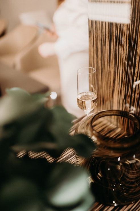 Vecrīgas «Grand Hotel Kempinski Riga» atklāj ekskluzīvo Dzintara terapijas SPA rituālu. Foto: Kempinski.com Vecrīgas «Grand Hotel Kempinski Riga» atklāj ekskluzīvo Dzintara terapijas SPA rituālu. Foto: Kempinski.com 349945