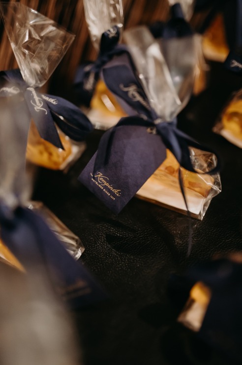 Vecrīgas «Grand Hotel Kempinski Riga» atklāj ekskluzīvo Dzintara terapijas SPA rituālu. Foto: Kempinski.com Vecrīgas «Grand Hotel Kempinski Riga» atklāj ekskluzīvo Dzintara terapijas SPA rituālu. Foto: Kempinski.com 349950