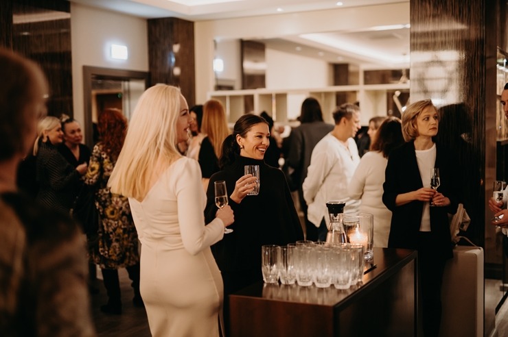 Vecrīgas «Grand Hotel Kempinski Riga» atklāj ekskluzīvo Dzintara terapijas SPA rituālu. Foto: Kempinski.com Vecrīgas «Grand Hotel Kempinski Riga» atklāj ekskluzīvo Dzintara terapijas SPA rituālu. Foto: Kempinski.com 349956