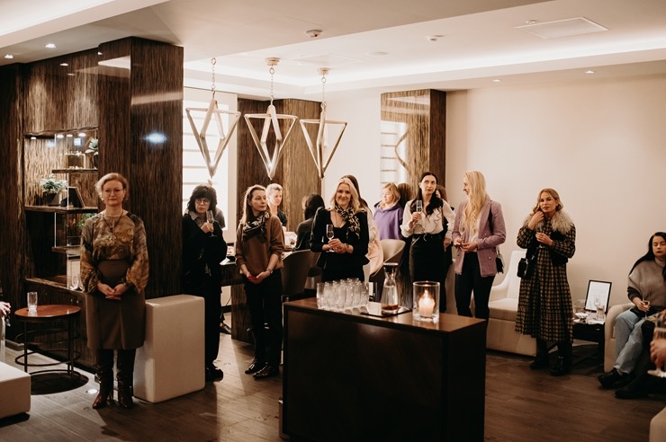 Vecrīgas «Grand Hotel Kempinski Riga» atklāj ekskluzīvo Dzintara terapijas SPA rituālu. Foto: Kempinski.com Vecrīgas «Grand Hotel Kempinski Riga» atklāj ekskluzīvo Dzintara terapijas SPA rituālu. Foto: Kempinski.com 349960