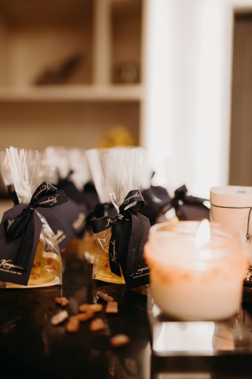 Vecrīgas «Grand Hotel Kempinski Riga» atklāj ekskluzīvo Dzintara terapijas SPA rituālu. Foto: Kempinski.com Vecrīgas «Grand Hotel Kempinski Riga» atklāj ekskluzīvo Dzintara terapijas SPA rituālu. Foto: Kempinski.com 349965