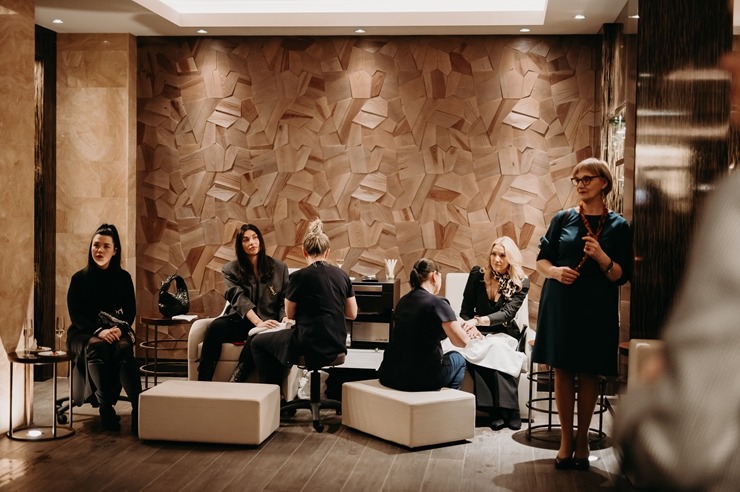 Vecrīgas «Grand Hotel Kempinski Riga» atklāj ekskluzīvo Dzintara terapijas SPA rituālu. Foto: Kempinski.com Vecrīgas «Grand Hotel Kempinski Riga» atklāj ekskluzīvo Dzintara terapijas SPA rituālu. Foto: Kempinski.com 349968