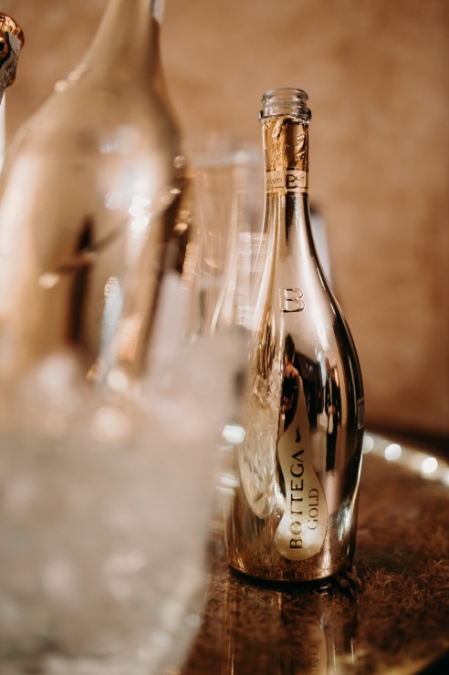 Vecrīgas «Grand Hotel Kempinski Riga» atklāj ekskluzīvo Dzintara terapijas SPA rituālu. Foto: Kempinski.com Vecrīgas «Grand Hotel Kempinski Riga» atklāj ekskluzīvo Dzintara terapijas SPA rituālu. Foto: Kempinski.com 349938