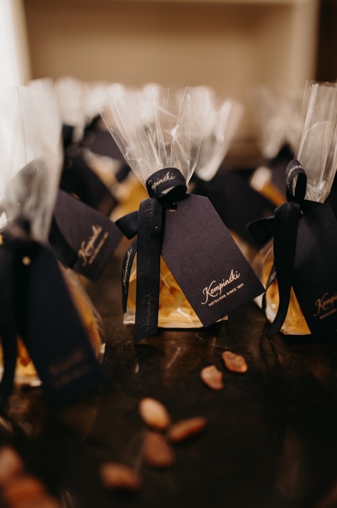 Vecrīgas «Grand Hotel Kempinski Riga» atklāj ekskluzīvo Dzintara terapijas SPA rituālu. Foto: Kempinski.com Vecrīgas «Grand Hotel Kempinski Riga» atklāj ekskluzīvo Dzintara terapijas SPA rituālu. Foto: Kempinski.com 349939
