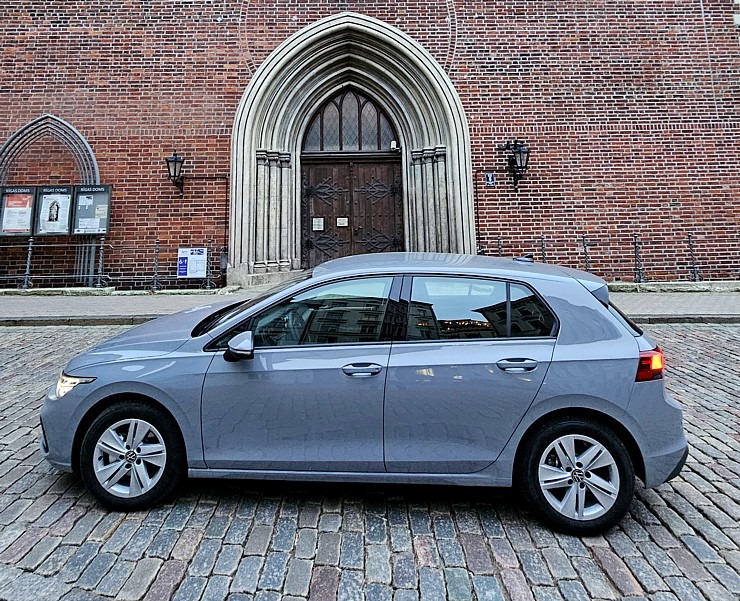 Travelnews.lv sadarbībā ar «Sixt Latvija» ceļo jaunā «VW Golf VIII 1.5 eTSI» 353261