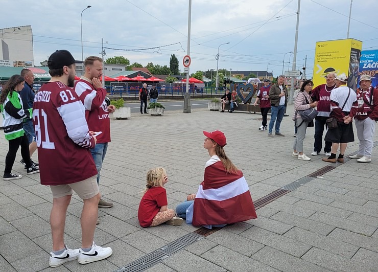 Travelnews.lv klātienē tur īkšķus par Latvijas uzvaru pasaules hokeja čempionātā spēlē ar Poliju Travelnews.lv klātienē tur īkšķus par Latvijas uzvaru pasaules hokeja čempionātā spēlē ar Poliju 353638