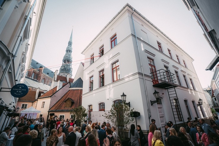 Daži fotomirkļi no Vecrīgas 4 zvaigžņu viesnīcas «Konventa Sēta Hotel» atklāšanas pasākuma. Foto: Konventa Sēta Hotel 354119
