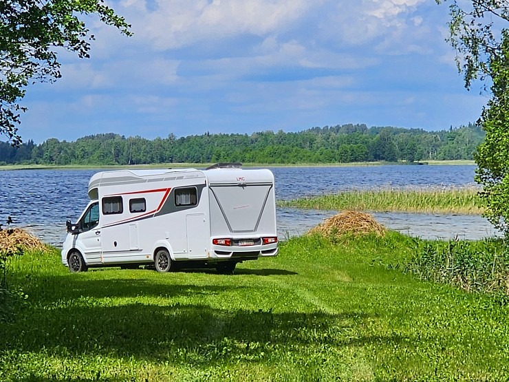 Auto noma «AVIS Latvia» šogad piedāvā kemperu nomu un Travelnews.lv to izmanto ceļojumā uz Latgali Auto noma «AVIS Latvia» šogad piedāvā kemperu nomu un Travelnews.lv to izmanto ceļojumā uz Latgali 355425