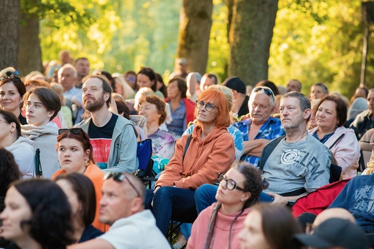 Daži fotomirkļi no Raimonda Tigula tradicionālā brīvdabas koncerta «Tiguļkalns» Talsos. Foto: Bruno Kabucis Daži fotomirkļi no Raimonda Tigula tradicionālā brīvdabas koncerta «Tiguļkalns» Talsos. Foto: Bruno Kabucis 355496