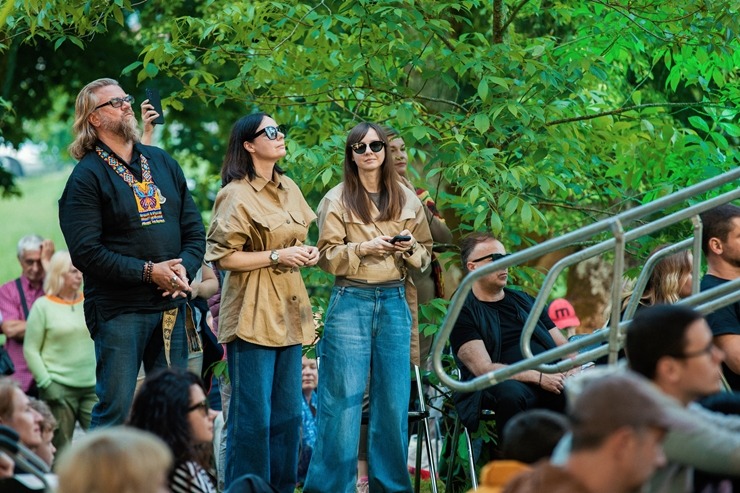 Daži fotomirkļi no Raimonda Tigula tradicionālā brīvdabas koncerta «Tiguļkalns» Talsos. Foto: Bruno Kabucis Daži fotomirkļi no Raimonda Tigula tradicionālā brīvdabas koncerta «Tiguļkalns» Talsos. Foto: Bruno Kabucis 355510