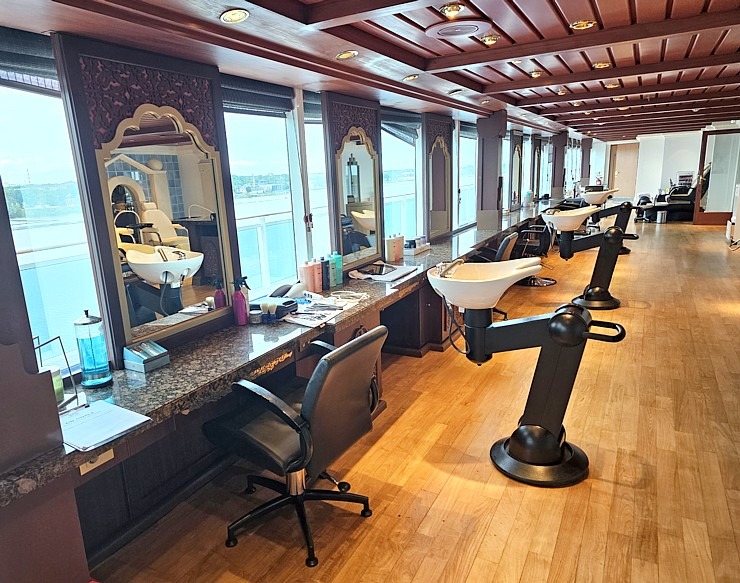 Travelnews.lv iepazīst 294 metrus garo kruīza kuģi «Coral Princess» Rīgas ostā 355636