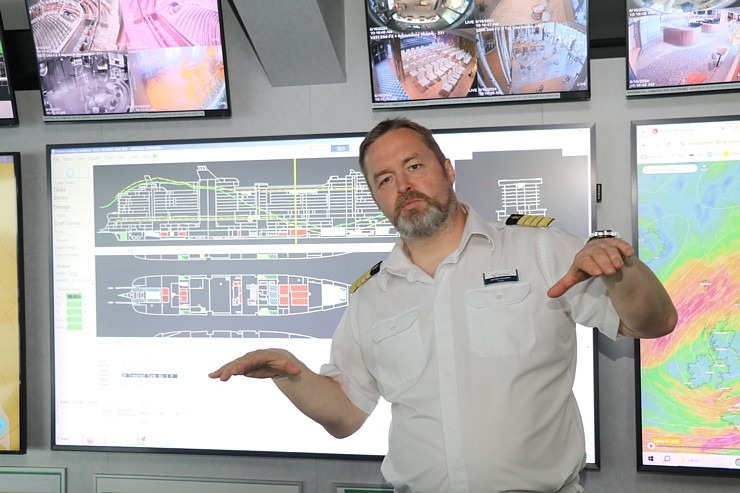 Rīgā ierodas milzīgs kruīza kuģis «Mein Schiff 1», kas pieder pasaules lielākajai tūrisma firmai «TUI» Rīgā ierodas milzīgs kruīza kuģis «Mein Schiff 1», kas pieder pasaules lielākajai tūrisma firmai «TUI» 355691