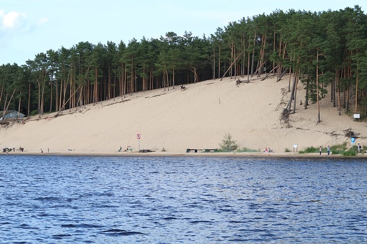 17 gadu jubileju svin Latvijas tūrisma firma «Nikos Travel» uz peldošas terases Lielupē. Foto: Kristiāns Gedus 17 gadu jubileju svin Latvijas tūrisma firma «Nikos Travel» uz peldošas terases Lielupē. Foto: Kristiāns Gedus 356341