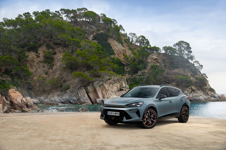 Jaunais «Cupra Formentor» piesaka avangarda dizainu ar modernām tehnoloģijām. Foto: Autobrava.lv Jaunais «Cupra Formentor» piesaka avangarda dizainu ar modernām tehnoloģijām. Foto: Autobrava.lv 356659