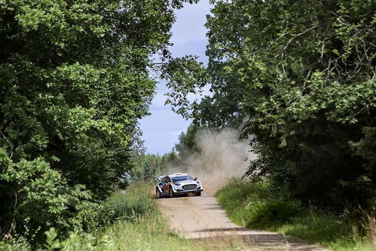 Piedāvājam spilgtākos foto mirkļus no FIA pasaules rallija čempionāta (WRC) debijas Latvijā. Foto: Gatis Smudzis Piedāvājam spilgtākos foto mirkļus no FIA pasaules rallija čempionāta (WRC) debijas Latvijā. Foto: Gatis Smudzis 357089