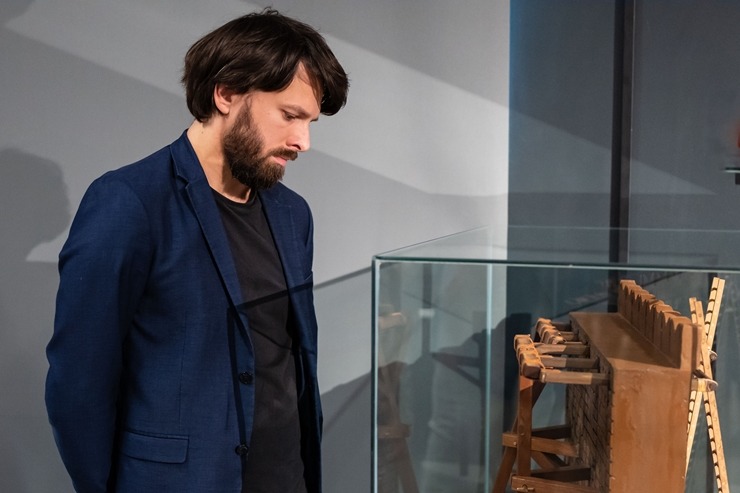 Starptautiskā ceļojošā izstāde «Leonardo da Vinči mašīnas» ir skatāma Rīgas Motormuzejā. Foto: Raimonds Volonts Starptautiskā ceļojošā izstāde «Leonardo da Vinči mašīnas» ir skatāma Rīgas Motormuzejā. Foto: Raimonds Volonts 359589
