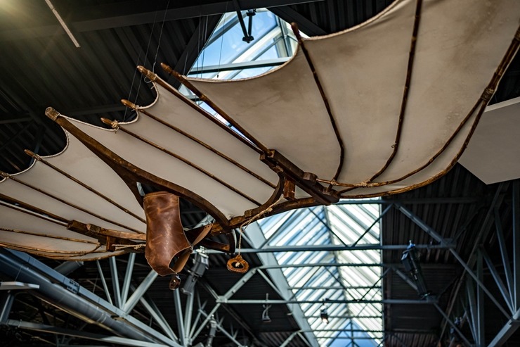 Starptautiskā ceļojošā izstāde «Leonardo da Vinči mašīnas» ir skatāma Rīgas Motormuzejā. Foto: Raimonds Volonts Starptautiskā ceļojošā izstāde «Leonardo da Vinči mašīnas» ir skatāma Rīgas Motormuzejā. Foto: Raimonds Volonts 359596
