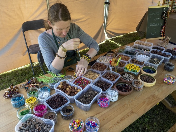 Zaubes savvaļas kulinārais festivāls pulcē dabas garšu un tautas pavārmākslas cienītājus. Foto: Andris Eglītis Zaubes savvaļas kulinārais festivāls pulcē dabas garšu un tautas pavārmākslas cienītājus. Foto: Andris Eglītis 359744
