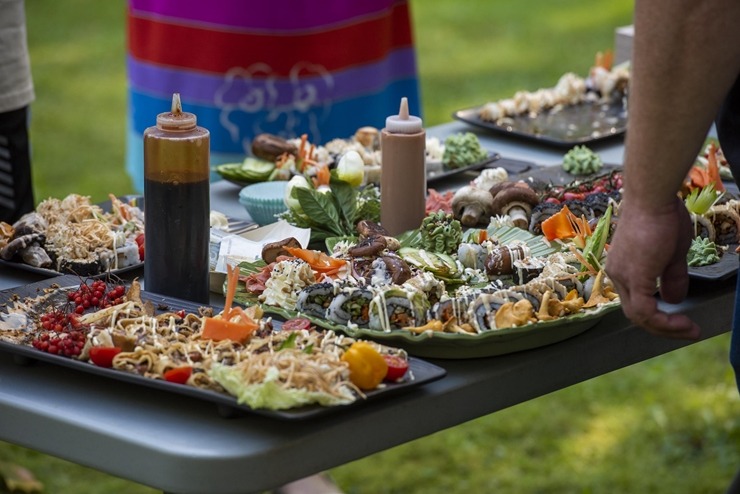 Zaubes savvaļas kulinārais festivāls pulcē dabas garšu un tautas pavārmākslas cienītājus. Foto: Andris Eglītis Zaubes savvaļas kulinārais festivāls pulcē dabas garšu un tautas pavārmākslas cienītājus. Foto: Andris Eglītis 359714