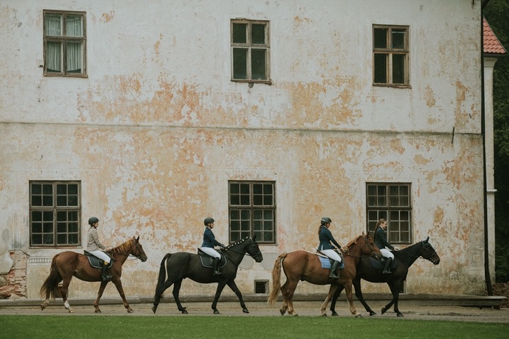 Nurmuižas ražas svētki ir unikāls pasākums tālākajā Ziemeļeiropas vīnogu audzētavā. Foto: Kaspars Filips Dobrovolskis Nurmuižas ražas svētki ir unikāls pasākums tālākajā Ziemeļeiropas vīnogu audzētavā. Foto: Kaspars Filips Dobrovolskis 360073
