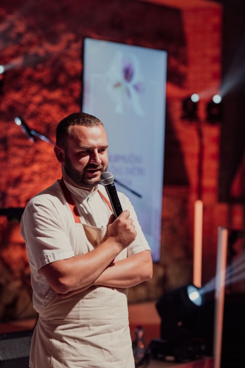 Nurmuižas ražas svētki ir unikāls pasākums tālākajā Ziemeļeiropas vīnogu audzētavā. Foto: Kaspars Filips Dobrovolskis Nurmuižas ražas svētki ir unikāls pasākums tālākajā Ziemeļeiropas vīnogu audzētavā. Foto: Kaspars Filips Dobrovolskis 360121