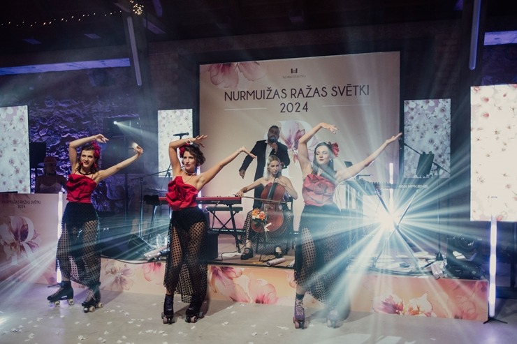 Nurmuižas ražas svētki ir unikāls pasākums tālākajā Ziemeļeiropas vīnogu audzētavā. Foto: Kaspars Filips Dobrovolskis Nurmuižas ražas svētki ir unikāls pasākums tālākajā Ziemeļeiropas vīnogu audzētavā. Foto: Kaspars Filips Dobrovolskis 360130