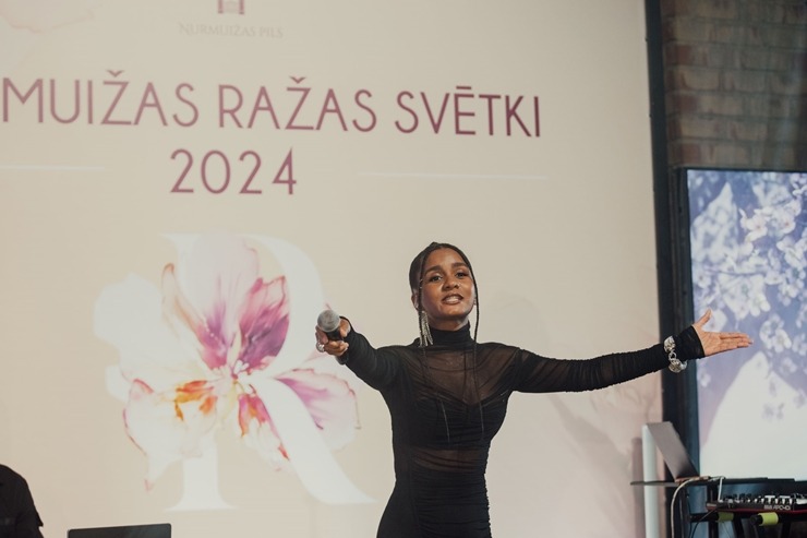Nurmuižas ražas svētki ir unikāls pasākums tālākajā Ziemeļeiropas vīnogu audzētavā. Foto: Kaspars Filips Dobrovolskis Nurmuižas ražas svētki ir unikāls pasākums tālākajā Ziemeļeiropas vīnogu audzētavā. Foto: Kaspars Filips Dobrovolskis 360143