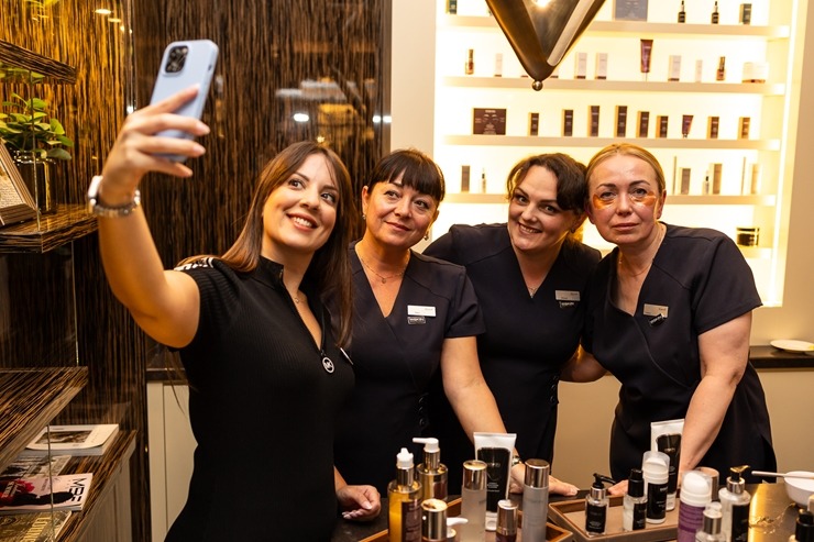 «Kempinski The Spa» iepazīstina ar jaunākajiem produktiem un ekskluzīvo sejas ādas analizatoru. Foto: Kempinski.com «Kempinski The Spa» iepazīstina ar jaunākajiem produktiem un ekskluzīvo sejas ādas analizatoru. Foto: Kempinski.com 360555