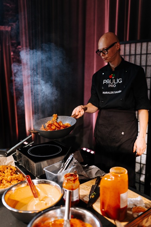 «Paulig Pro» sadarbība ar Korejas vēstniecību iepazīstina ēdinātājus ar jaunām garšām. Foto: Juris Ross «Paulig Pro» sadarbība ar Korejas vēstniecību iepazīstina ēdinātājus ar jaunām garšām. Foto: Juris Ross 360625