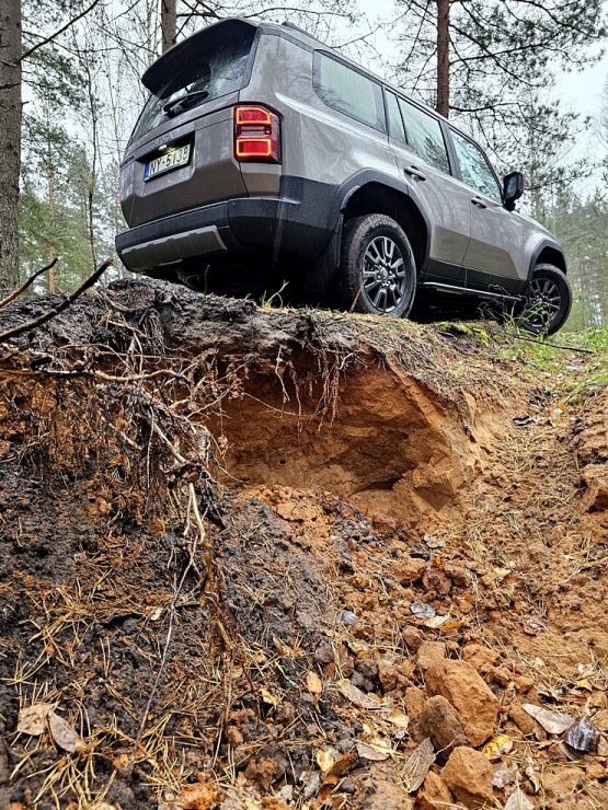 Sadarbībā ar auto nomu «Europcar Latvija» iepazīstam bezceļos jauno un kantīgo «Toyota Land Cruiser» Sadarbībā ar auto nomu «Europcar Latvija» iepazīstam bezceļos jauno un kantīgo «Toyota Land Cruiser» 362916